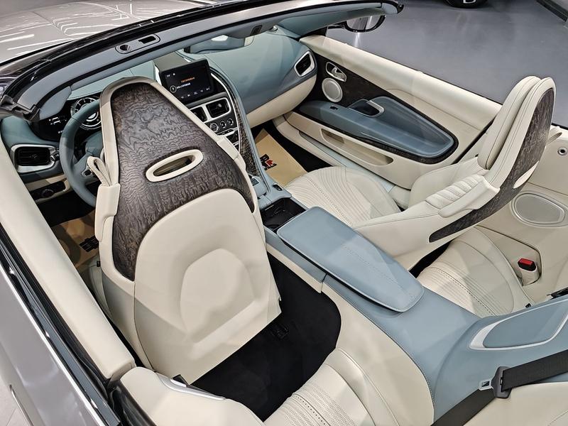Aston Martin DB11 - фото 4