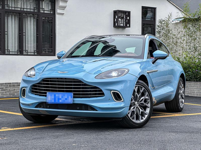 Aston Martin DBX - фото 0