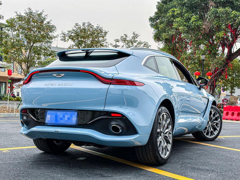 Aston Martin DBX - фото 1