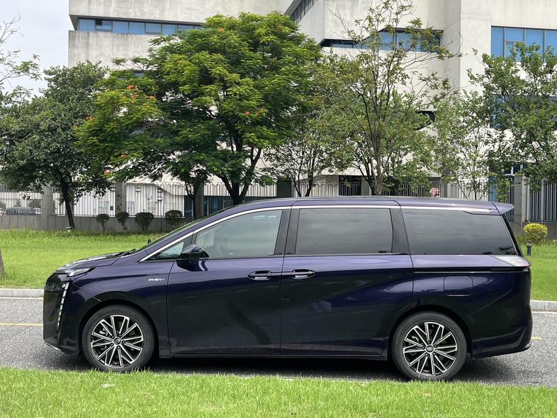 GAC Trumpchi E8 PHEV - фото 3