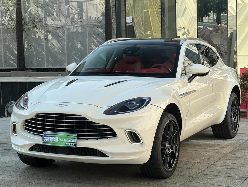 Aston Martin DBX - фото 0