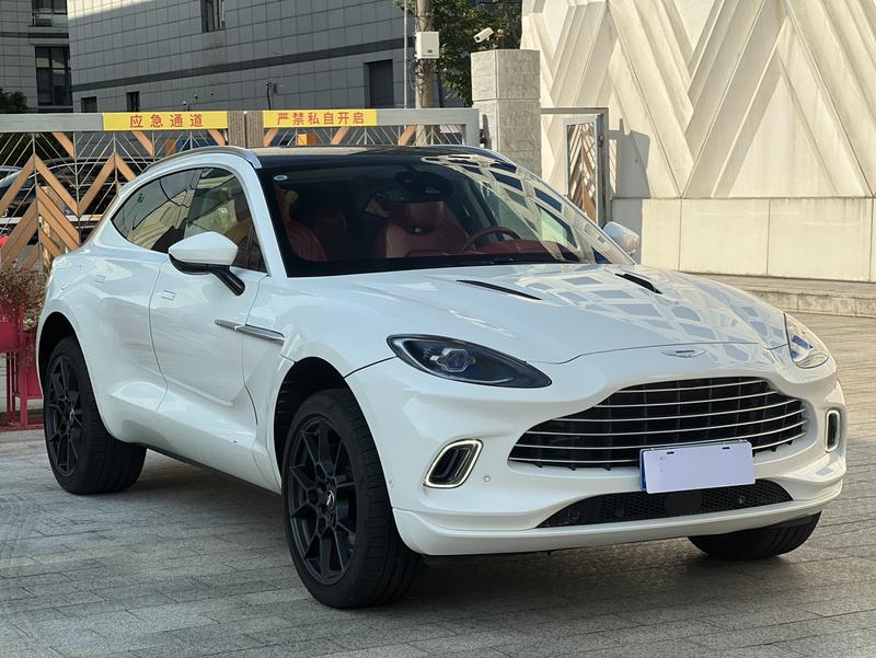 Aston Martin DBX - фото 2
