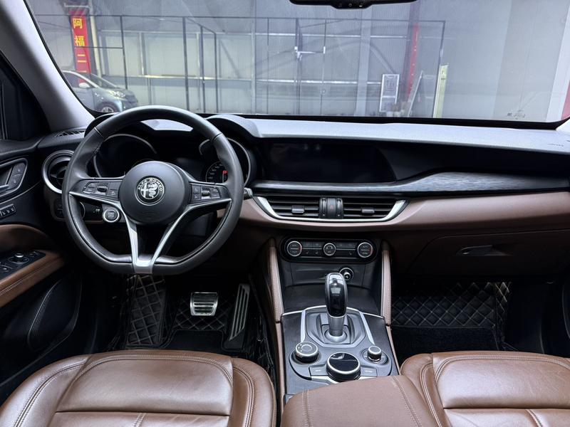 Alfa Romeo Stelvio - фото 4