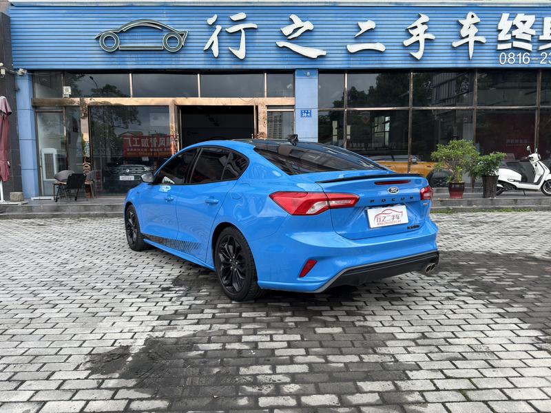 Ford Focus - фото 4