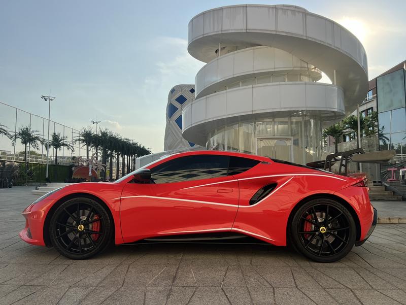 Lotus Emira - фото 3