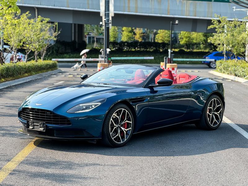 Aston Martin DB11 - фото 0