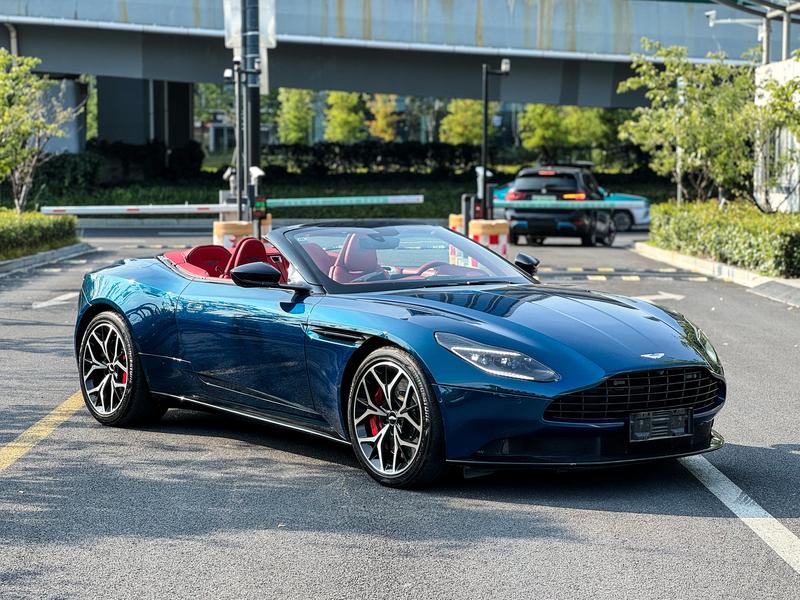 Aston Martin DB11 - фото 2
