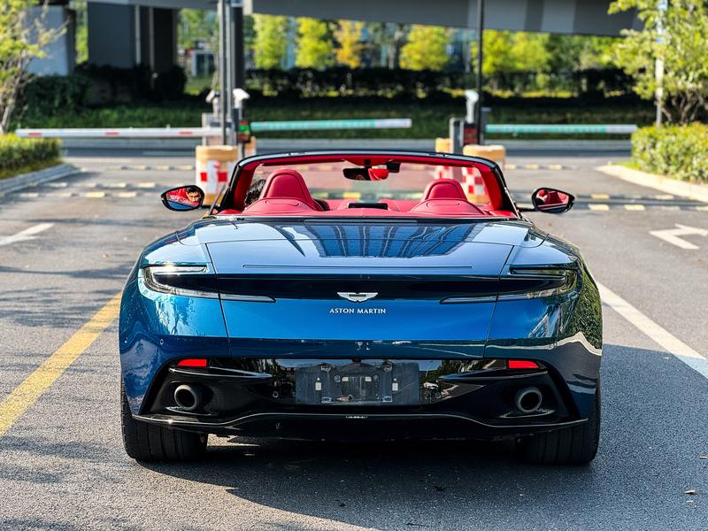 Aston Martin DB11 - фото 4