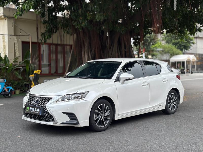 Lexus CT - фото 0