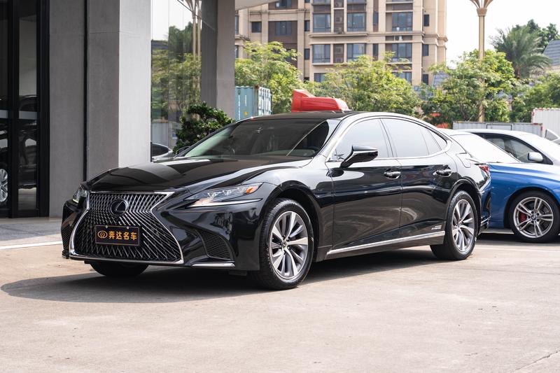 Lexus LS - фото 0