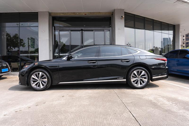 Lexus LS - фото 2
