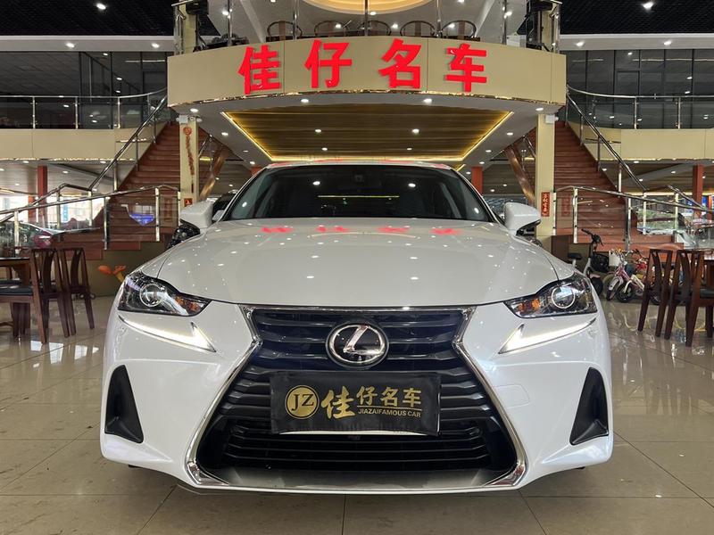 Lexus IS - фото 1