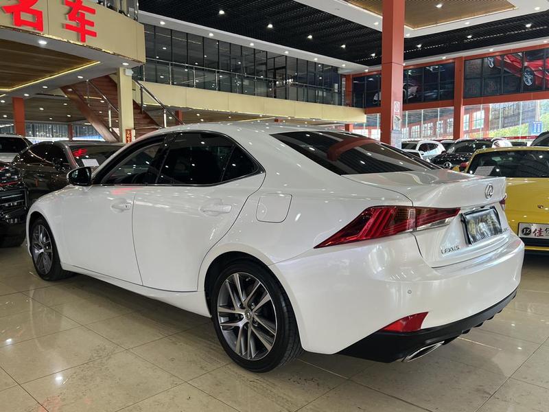 Lexus IS - фото 3