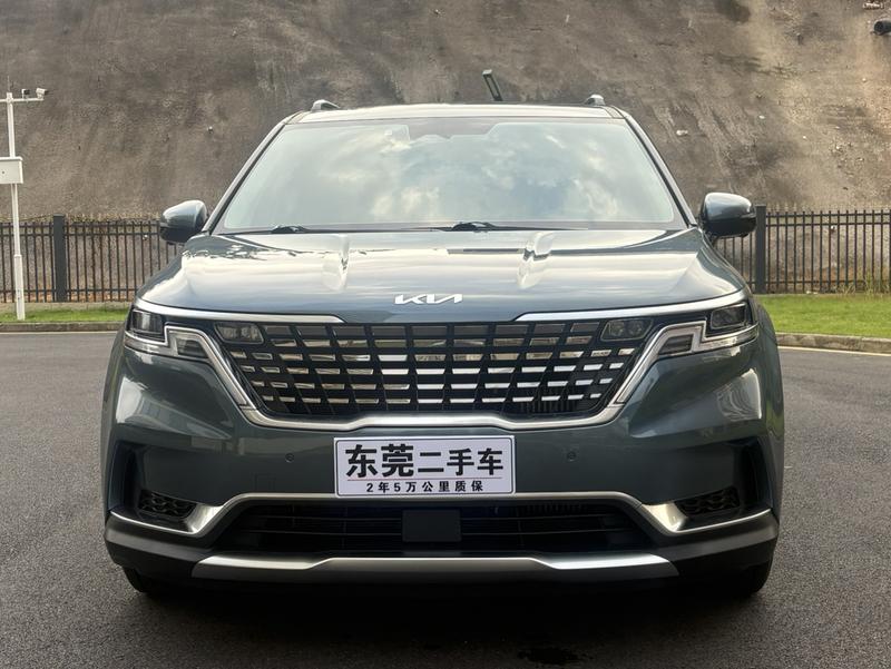 Kia Carnival - фото 1