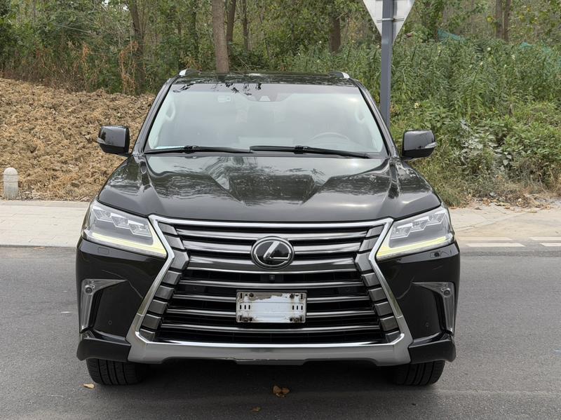 Lexus LX - фото 1