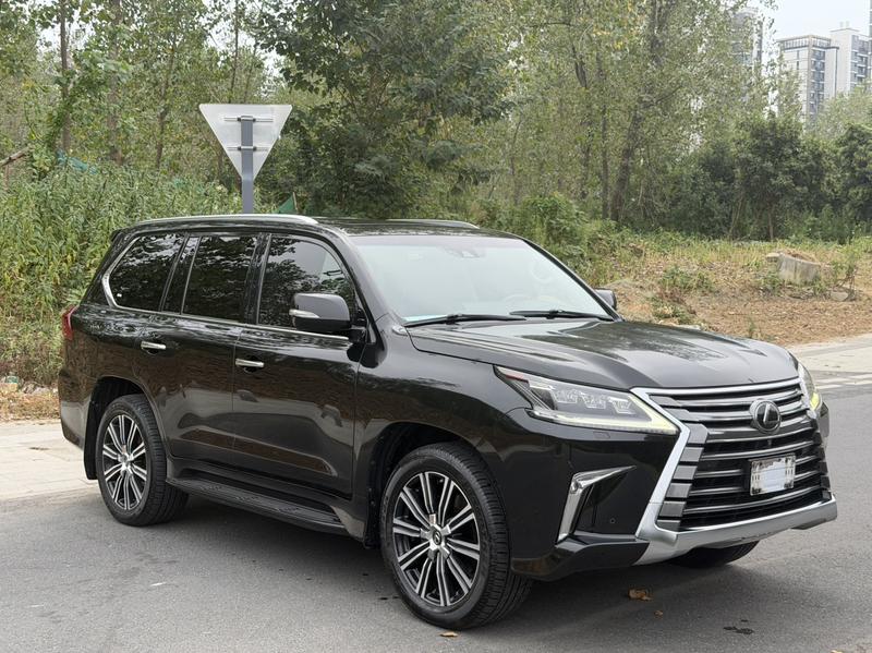 Lexus LX - фото 2