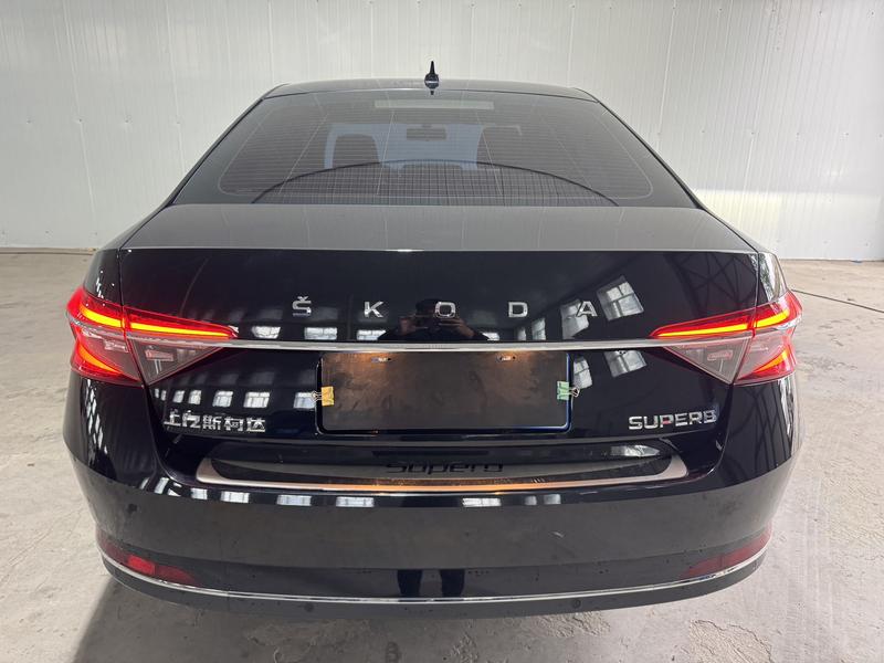 Skoda Superb - фото 4