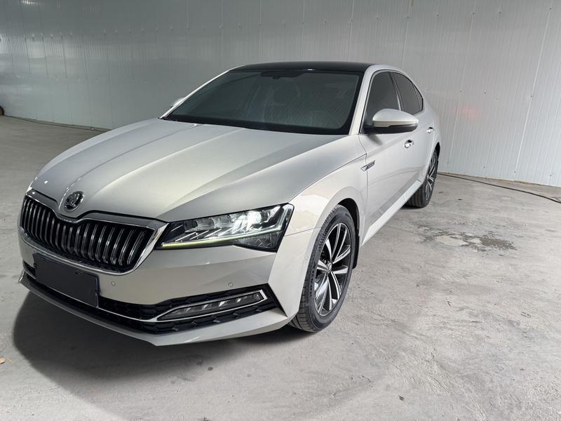 Skoda Superb - фото 0
