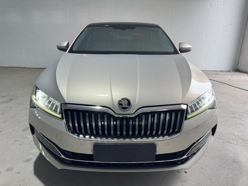 Skoda Superb - фото 1