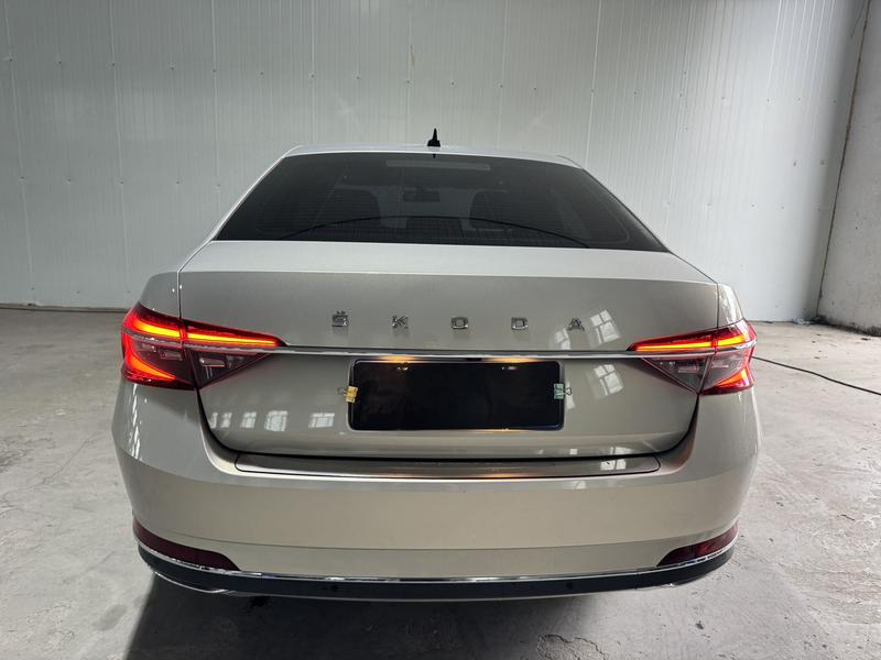 Skoda Superb - фото 4