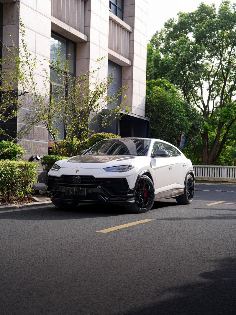 Lamborghini Urus - фото 0