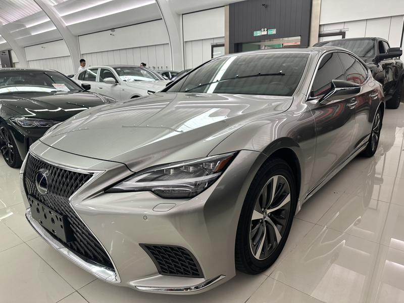 Lexus LS - фото 0