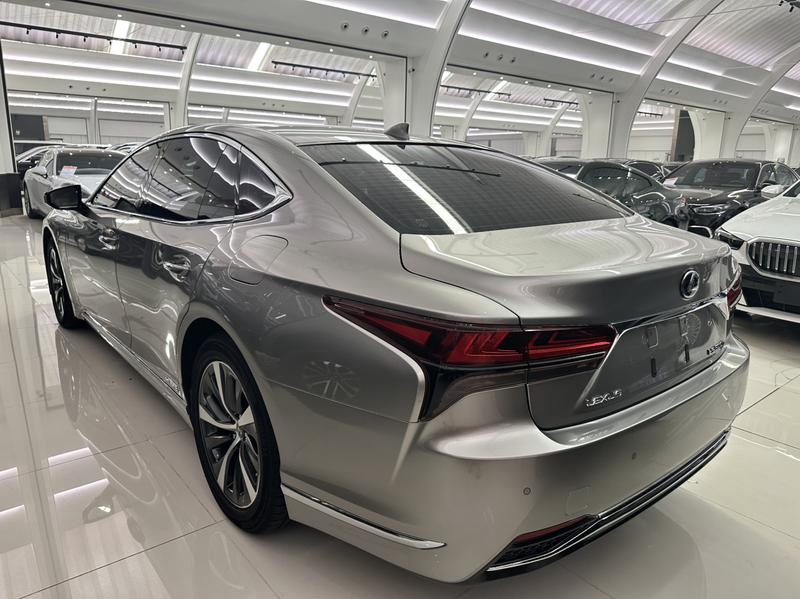 Lexus LS - фото 2