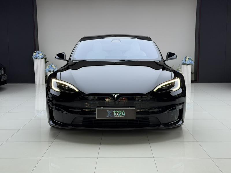 Tesla Model S - фото 1