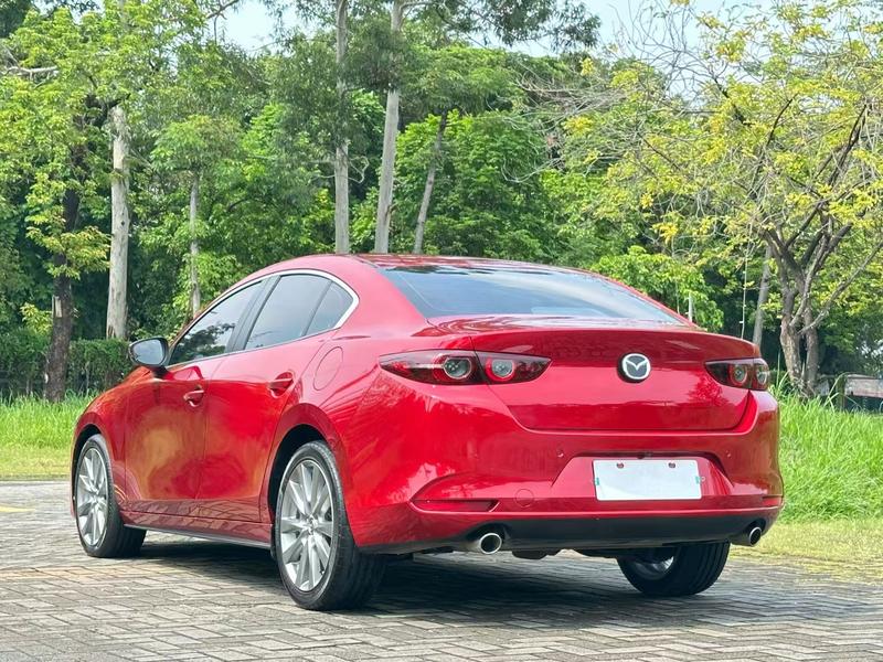 Mazda 3 - фото 2