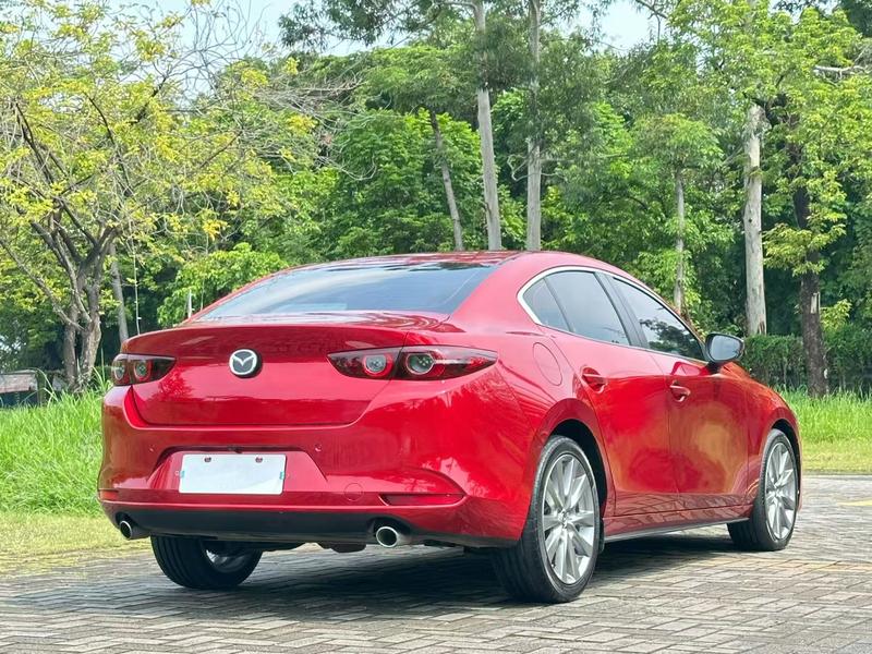 Mazda 3 - фото 4