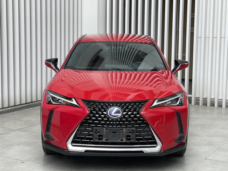 Lexus UX - фото 1