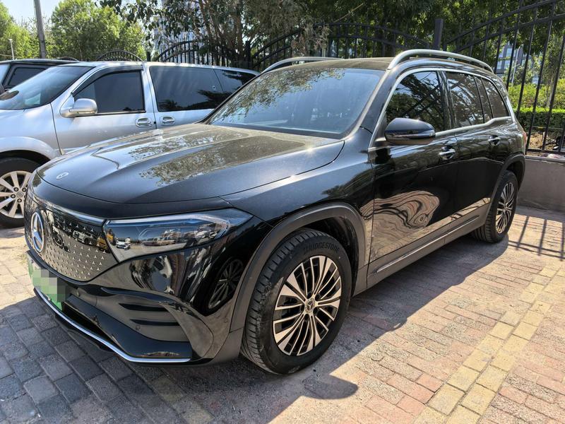 Mercedes-Benz EQB - фото 0