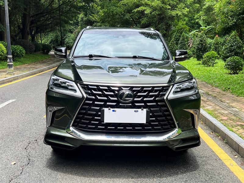 Lexus LX - фото 1