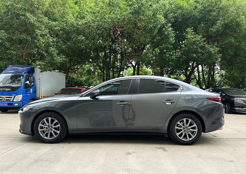 Mazda 3 - фото 3