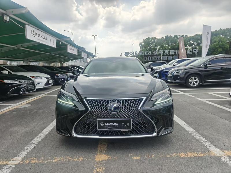 Lexus LS - фото 1