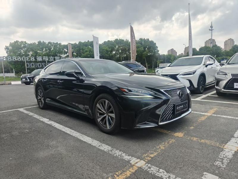 Lexus LS - фото 2