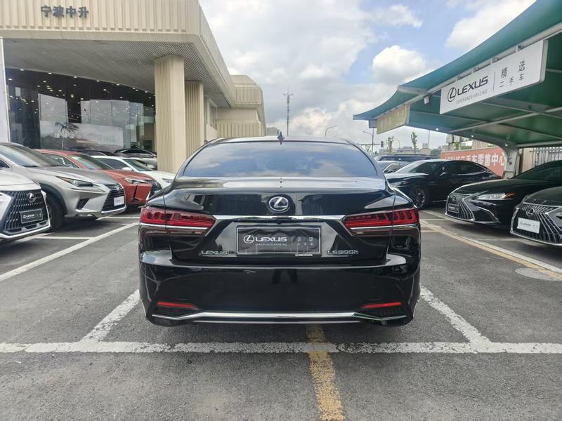 Lexus LS - фото 4
