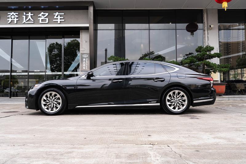 Lexus LS - фото 2