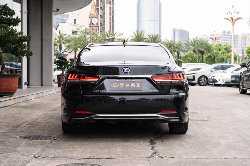 Lexus LS - фото 3
