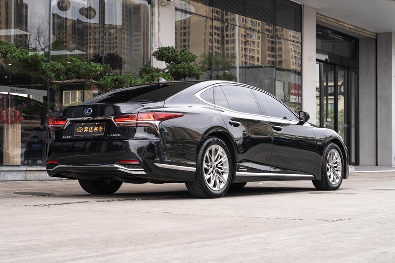 Lexus LS - фото 4