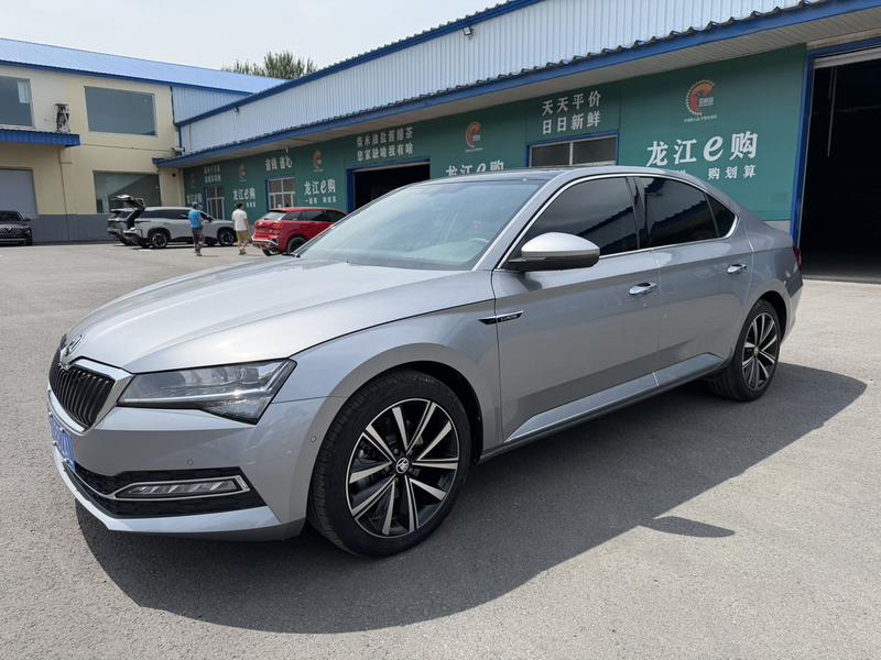 Skoda Superb - фото 0