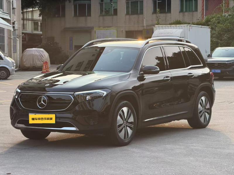 Mercedes-Benz EQB - фото 0