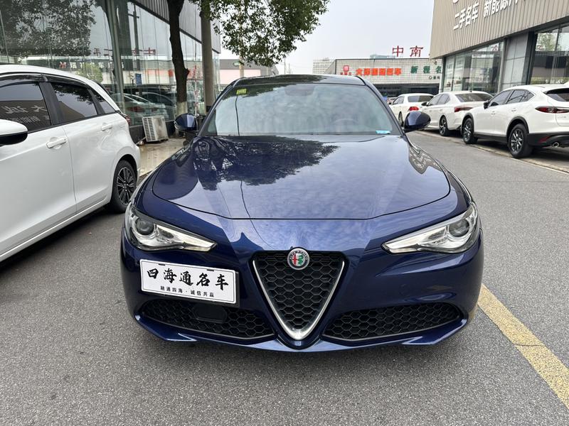 Alfa Romeo Giulia - фото 1