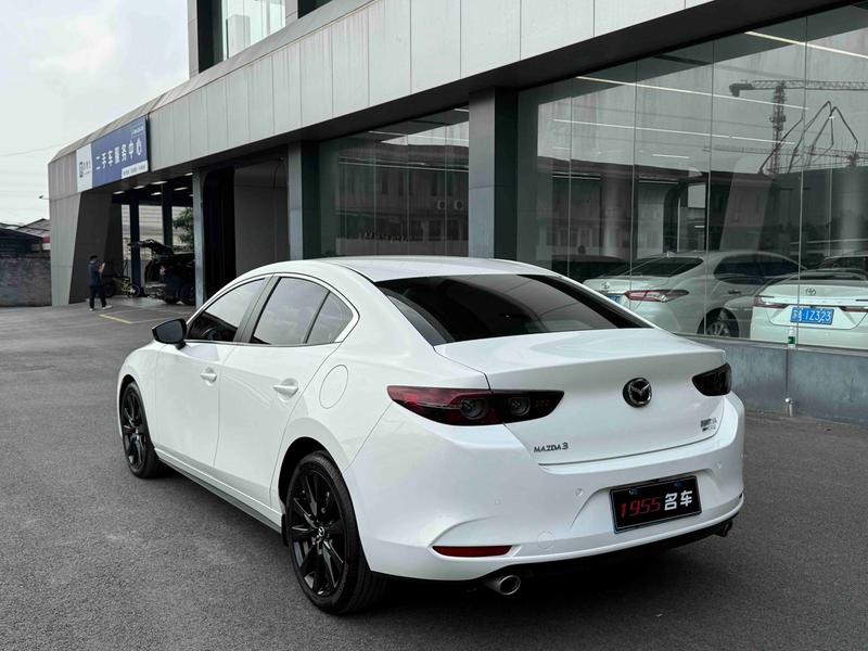 Mazda 3 - фото 3