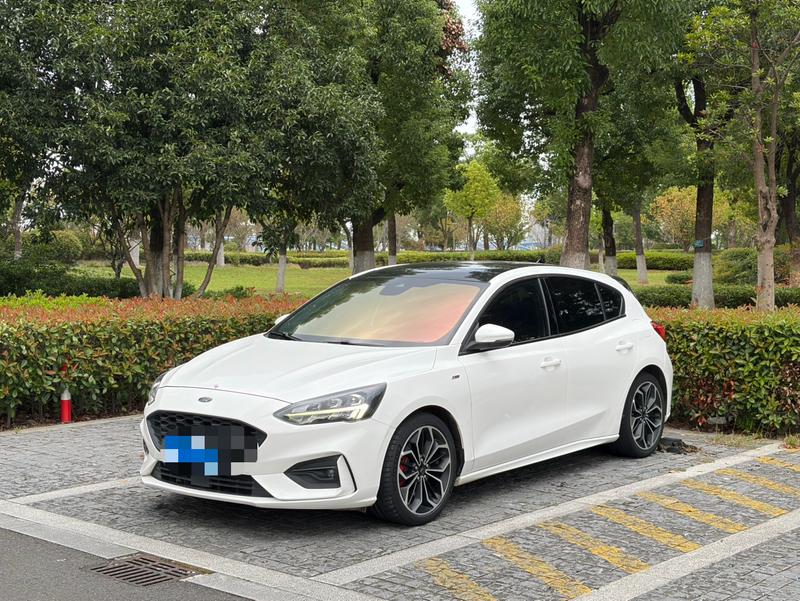 Ford Focus - фото 0