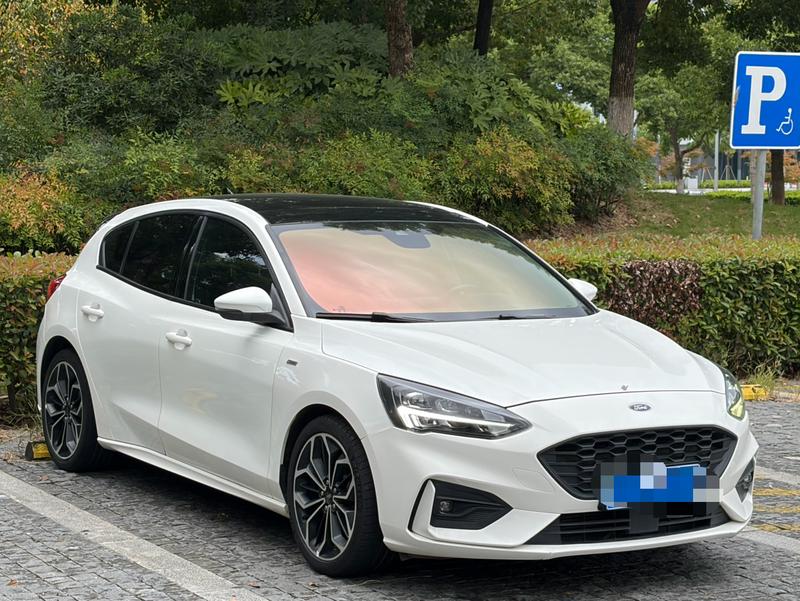Ford Focus - фото 2