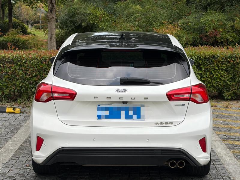 Ford Focus - фото 4