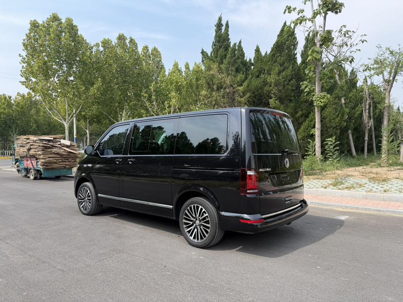 Volkswagen Multivan - фото 4
