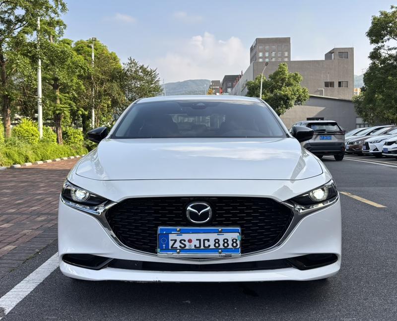 Mazda 3 - фото 1