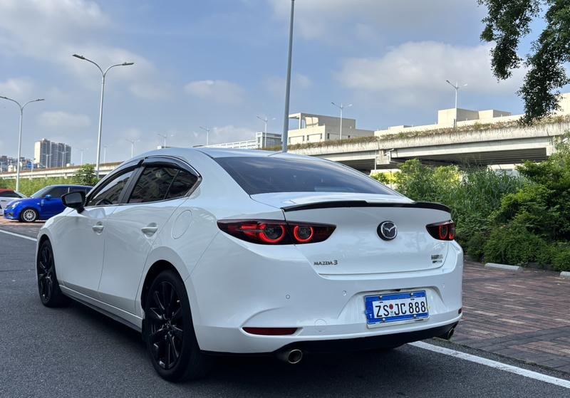Mazda 3 - фото 3